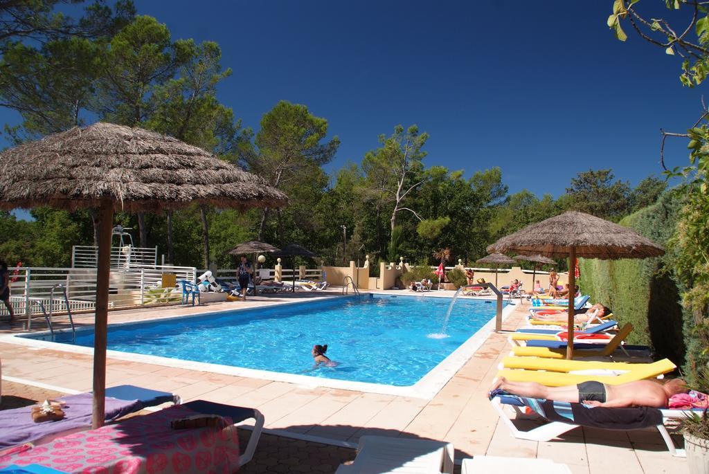 Camping Le Parc Saint-Paul-en-Foret Exterior photo