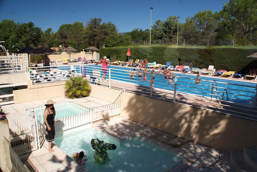 Camping Le Parc Hotel Saint-Paul-en-Foret Exterior photo