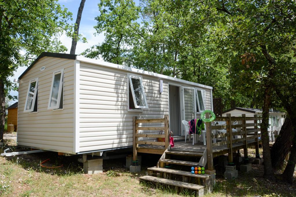 Camping Le Parc Hotel Saint-Paul-en-Foret Exterior photo