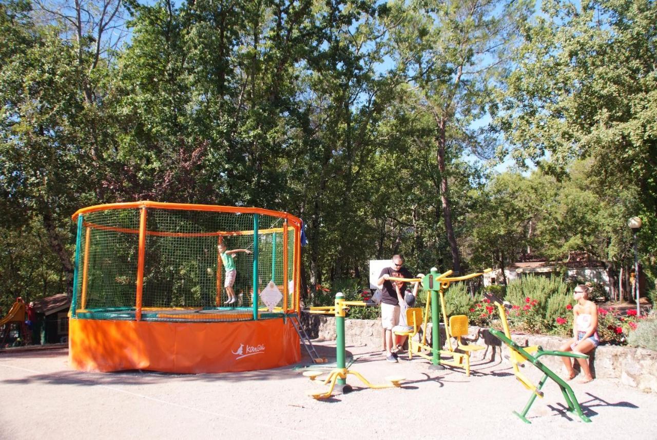 Camping Le Parc Saint-Paul-en-Foret Exterior photo