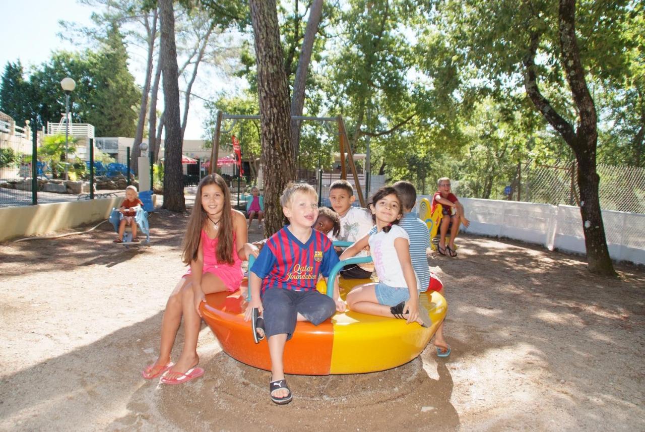 Camping Le Parc Saint-Paul-en-Foret Exterior photo